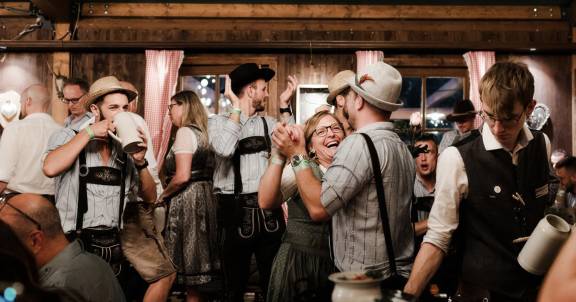 Reservation in the Schützenlisl® folk singer tent at the Oidn Wiesn