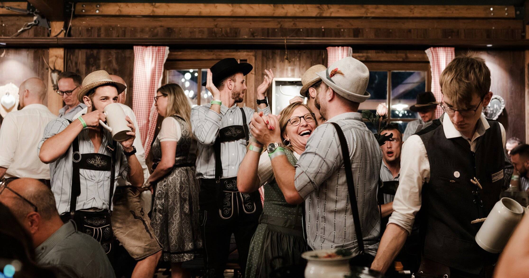 Reservierung im Schützenlisl® Volkssängerzelt auf der Oidn Wiesn